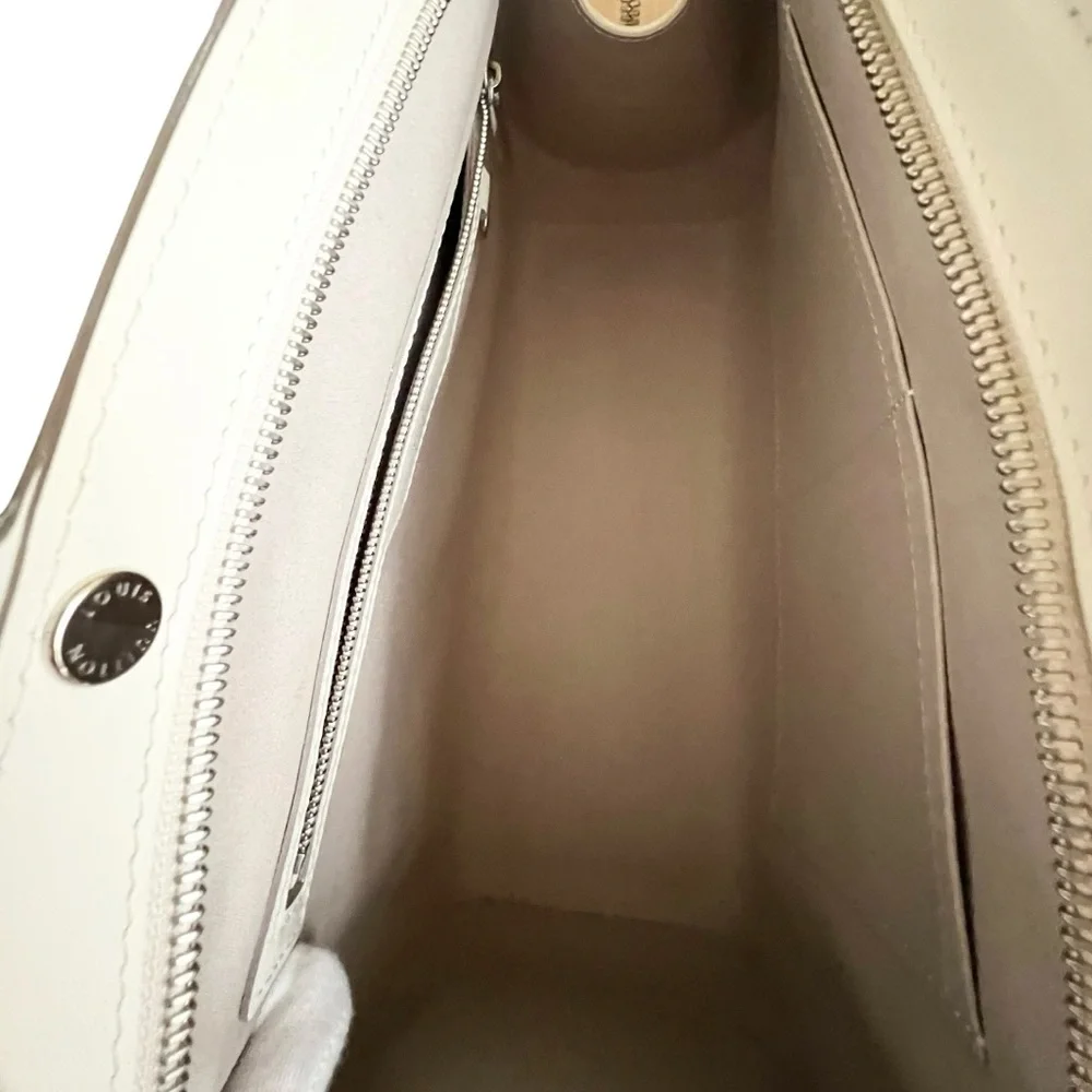 🆕💗LOUIS VUITTON Brea Tote MM Ivory Epi Leather Silve-Tone Hardware • NIB